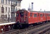 Vagon del metro de Nueva York rojo